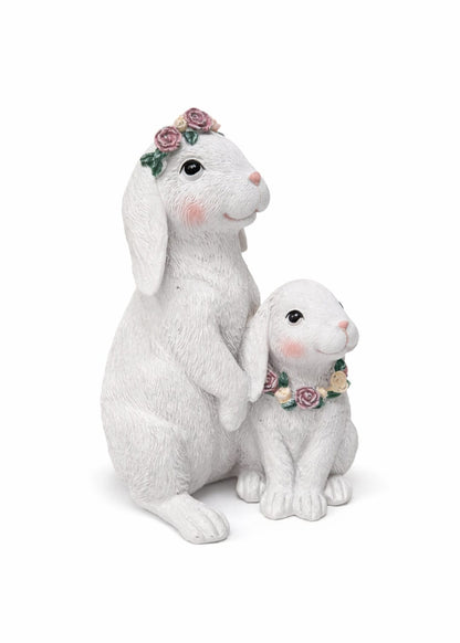 Dekorative Hasenfigur mit Blumenkranz – liebevolle Frühlingsdeko